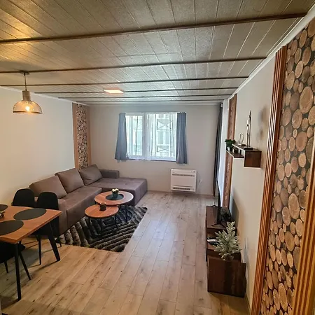 Sunny Mountain View Kometa