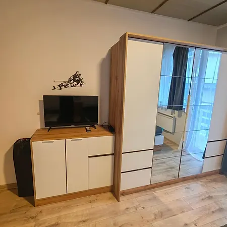 Sunny Mountain View Kometa *