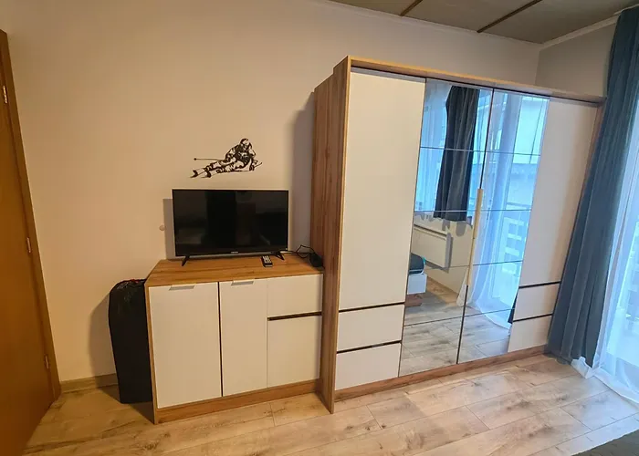 Sunny Mountain View Kometa *